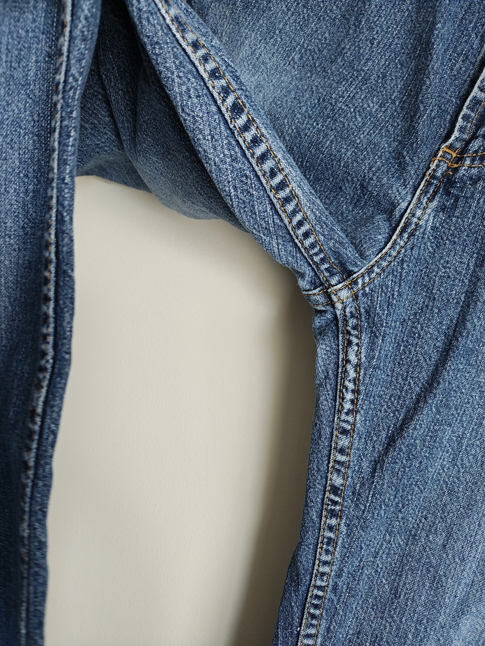 Vintage Tommy Hilfiger Jeans in  Medium Blue Wash - Picture 7 of 12